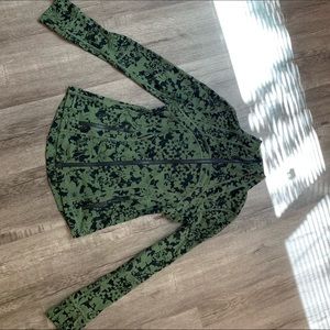 LULULEMON size 4 zip up jacket